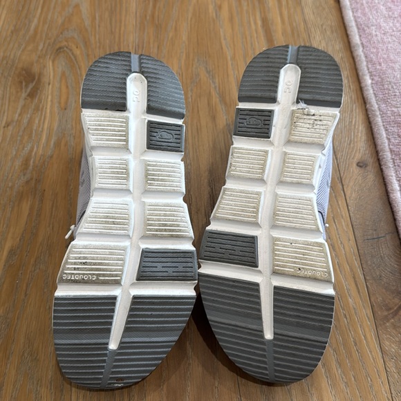 On Running Purple Sneakers Lightweight Performance - Picture 3 of 3